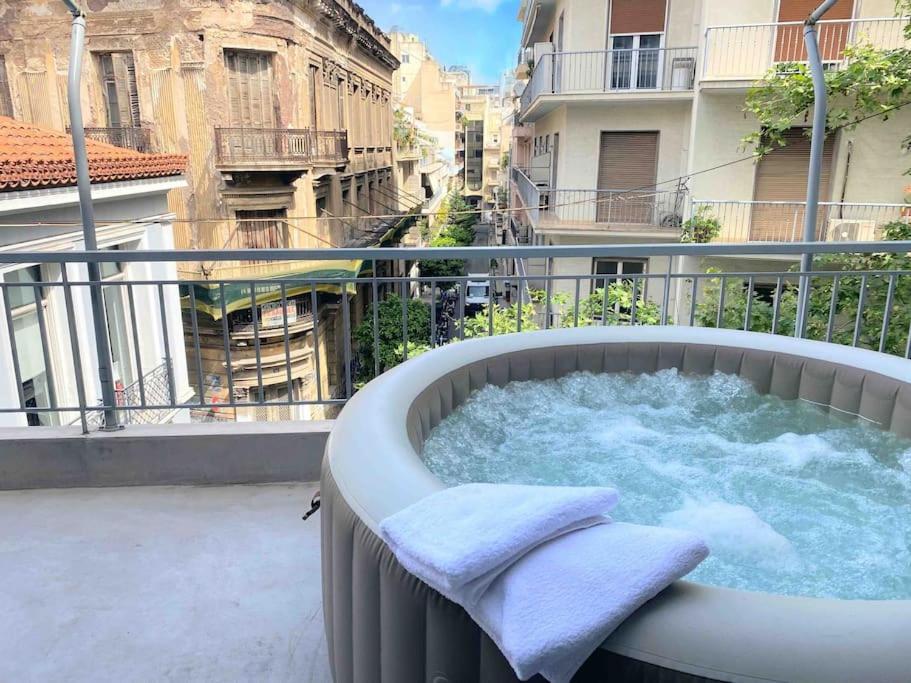 Openair Hot Tub/Big Balcony/Great Boutique Apt Athens Luaran gambar