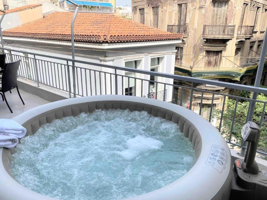 Openair Hot Tub/Big Balcony/Great Boutique Apt Athens Luaran gambar